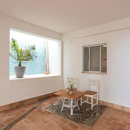 Sardinha-1 Min Walk To