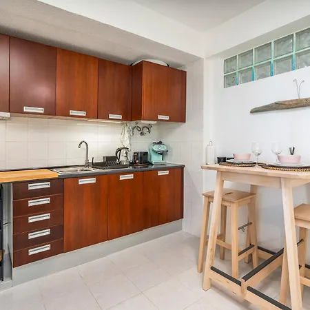Apartment Sardinha-1 Min Walk To *