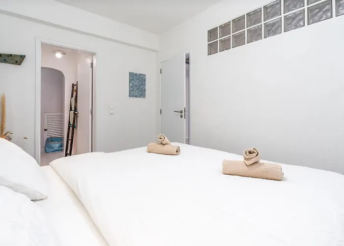 Sardinha-1 Min Walk To Burgau